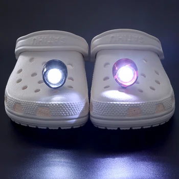 1Pc Faróis Para Croc Pequenas Luzes 3 Tipos de Modos de Luz Sapatos Decoração Executando o Acampamento Entupir Sandálias Sapatos Encantos Acessórios