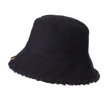 O estilo topo do pescador chapéu é de topo plano, letra D logotipo, cor sólida.